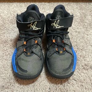 Nike Kyrie PS basketball Kids Black and Blue Sneakers size 1 youth